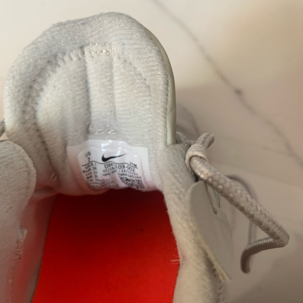 Nike Air Max Sneakers 2021 - Picture 4 of 4